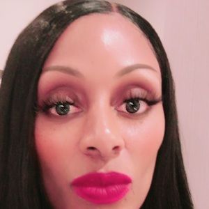 Meet your Posher, Quin